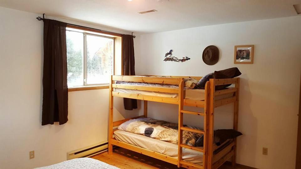 Wettstone Guest Ranch Bed & Breakfast Bridge Lake Ruang foto