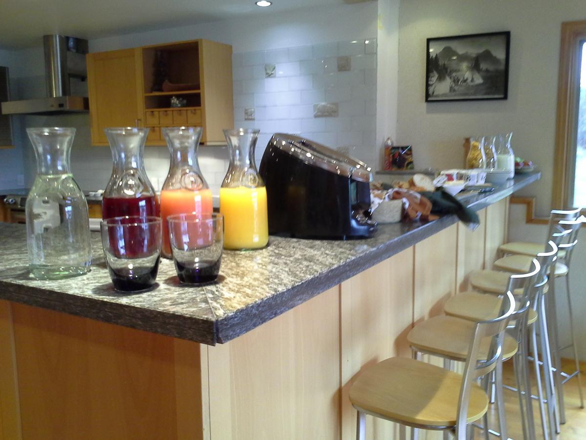 Wettstone Guest Ranch Bed & Breakfast Bridge Lake Bagian luar foto