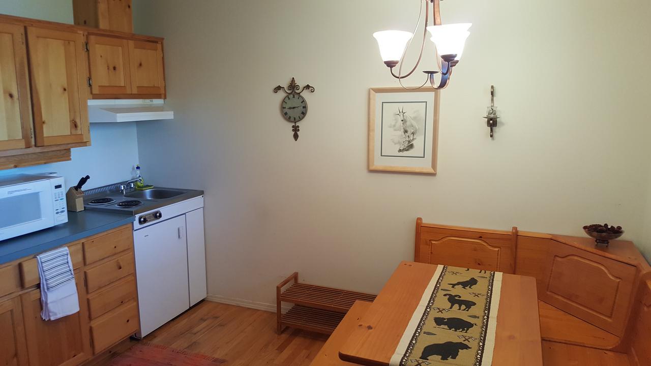 Wettstone Guest Ranch Bed & Breakfast Bridge Lake Bagian luar foto