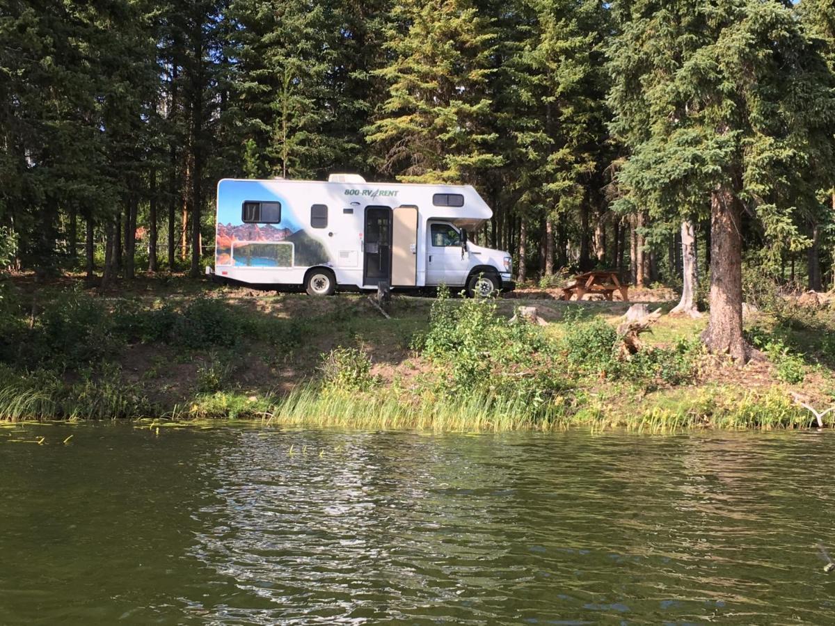Wettstone Guest Ranch Bed & Breakfast Bridge Lake Bagian luar foto