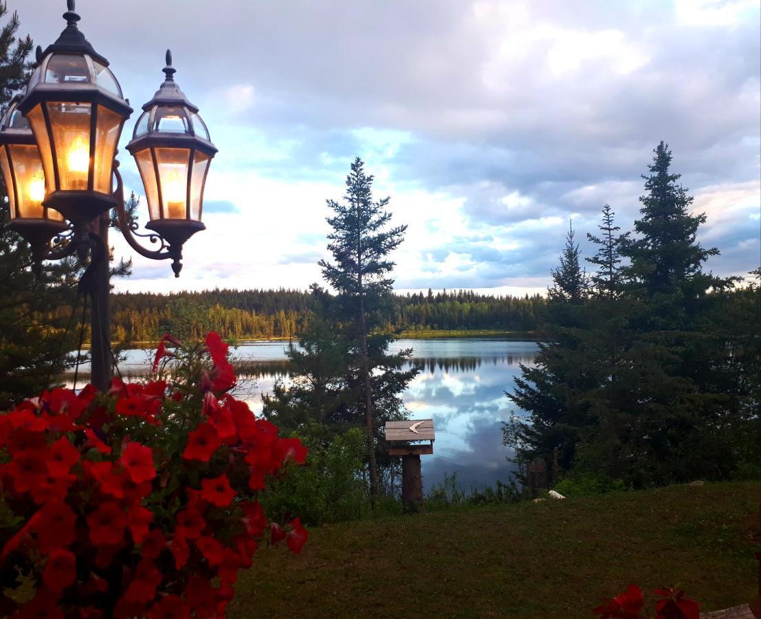 Wettstone Guest Ranch Bed & Breakfast Bridge Lake Bagian luar foto