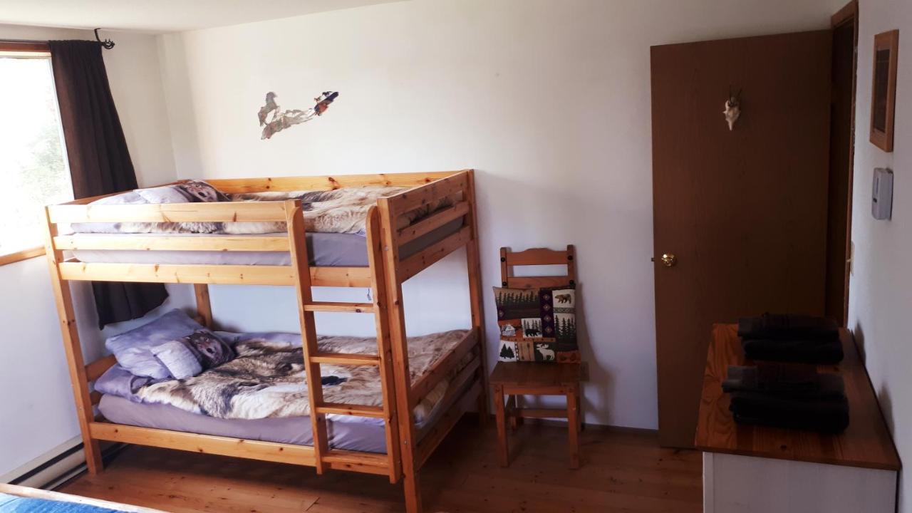 Wettstone Guest Ranch Bed & Breakfast Bridge Lake Bagian luar foto