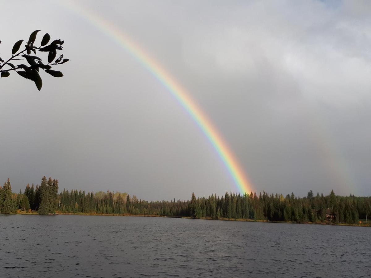 Wettstone Guest Ranch Bed & Breakfast Bridge Lake Bagian luar foto