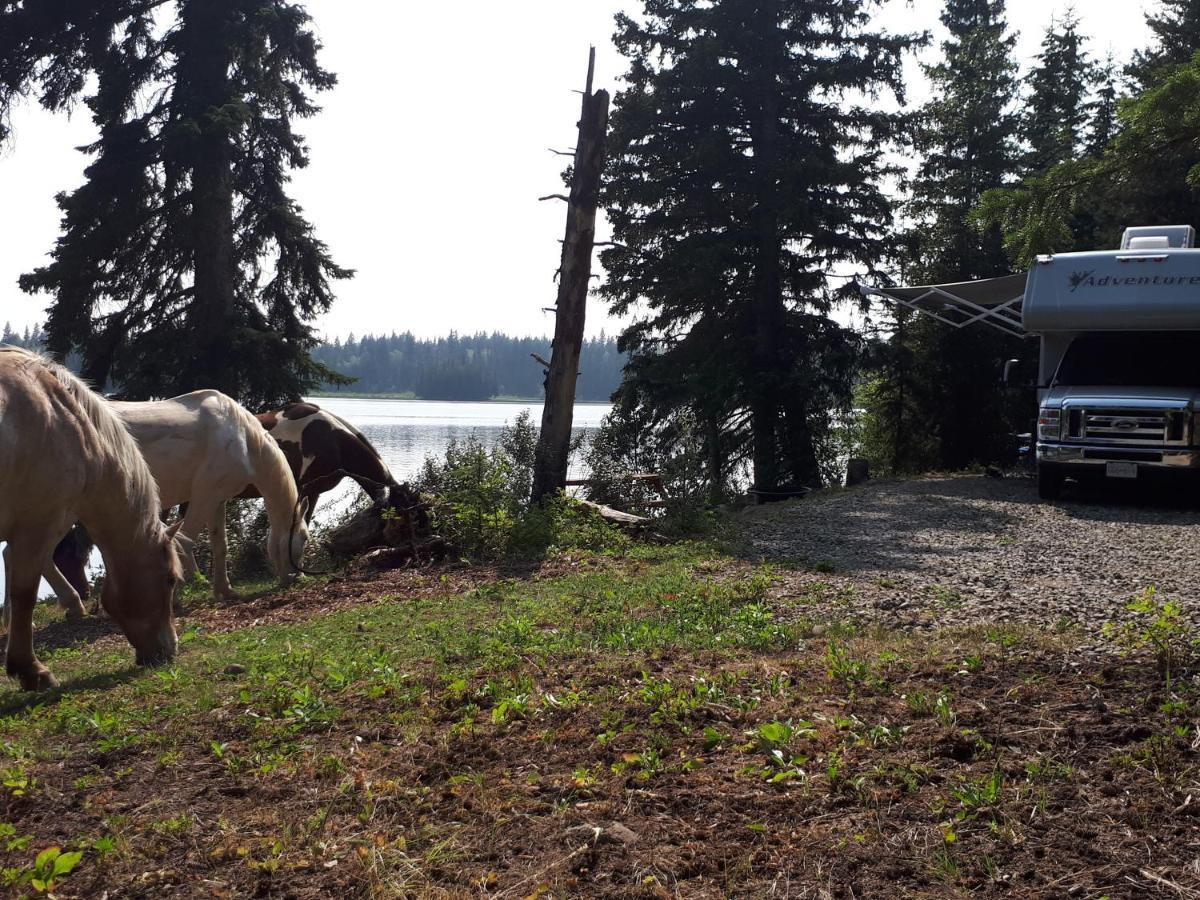 Wettstone Guest Ranch Bed & Breakfast Bridge Lake Bagian luar foto
